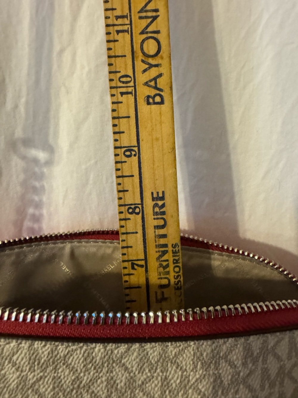 NWT Micheal Kors Jet Set Travel Bag. Women's Crossbody Bagin Raspberry and Cream - Picture 11 of 16